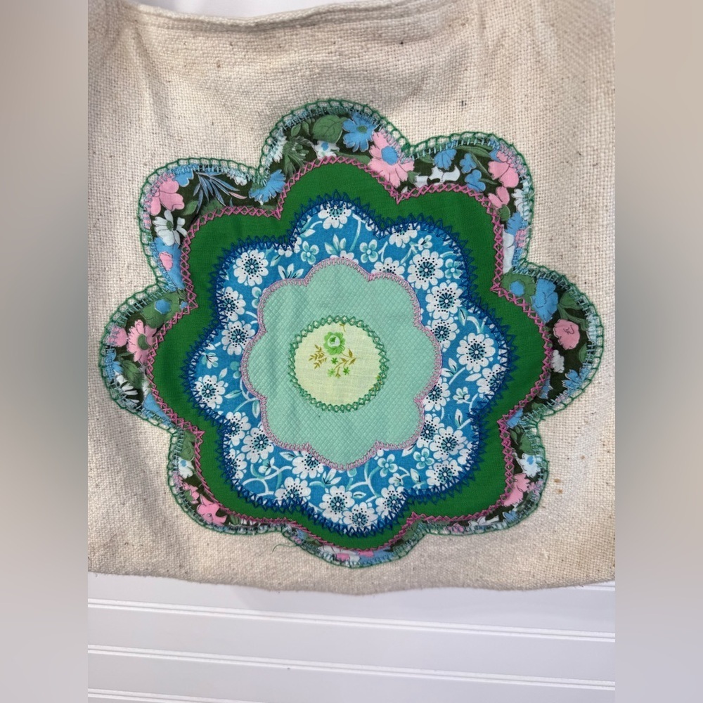 Handcrafted boho hippy Cream burlap Tote Bag with quilted Floral Appliqué. - Picture 3 of 7
